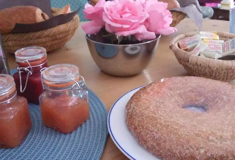 Aamiaismajoitus (B&B) Aux Rosiers