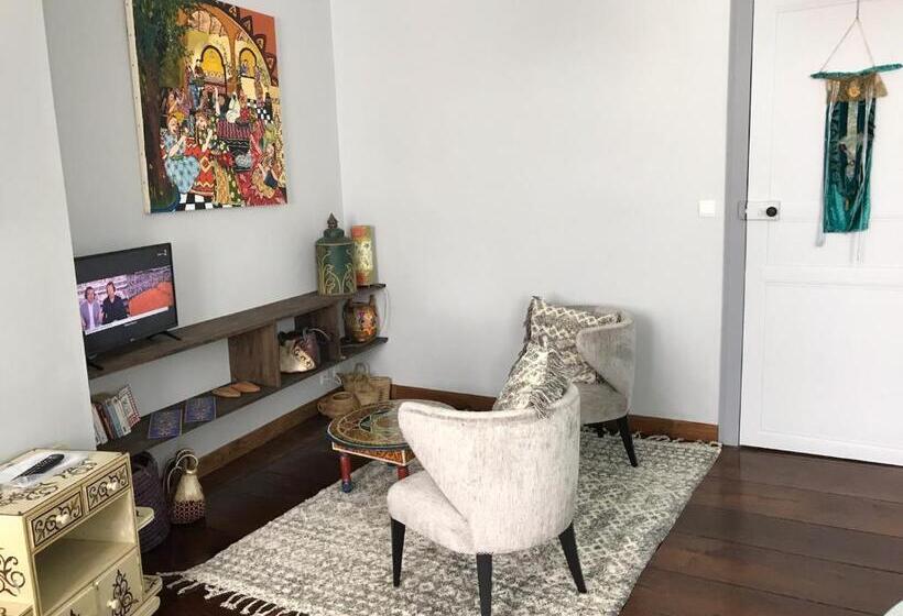 Bed and Breakfast Aux Rosiers