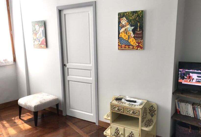 Bed and Breakfast Aux Rosiers