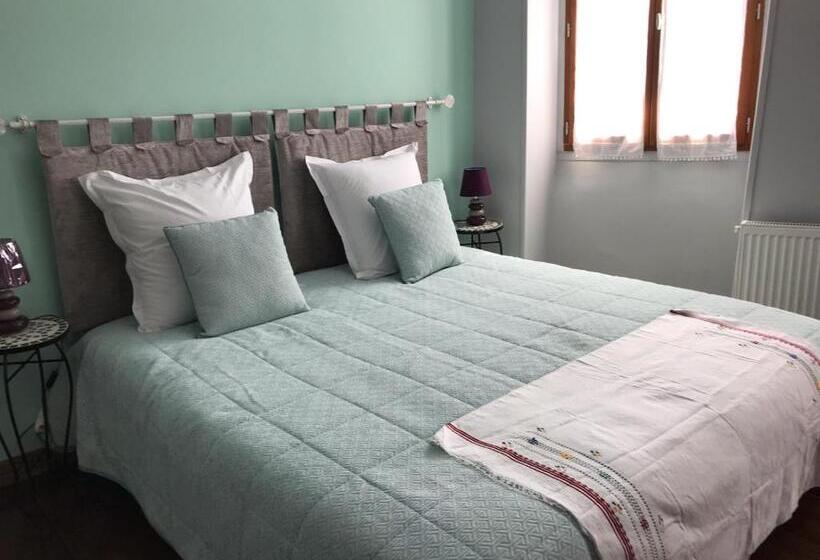 Bed and Breakfast Aux Rosiers