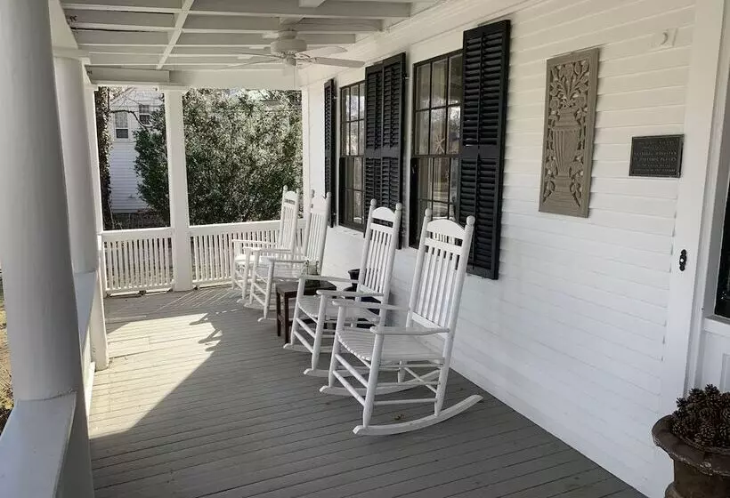 Aamiaismajoitus (B&B) Olde Captains Inn