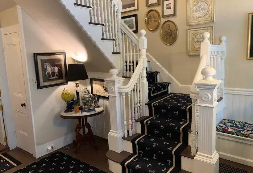 Aamiaismajoitus (B&B) Olde Captains Inn