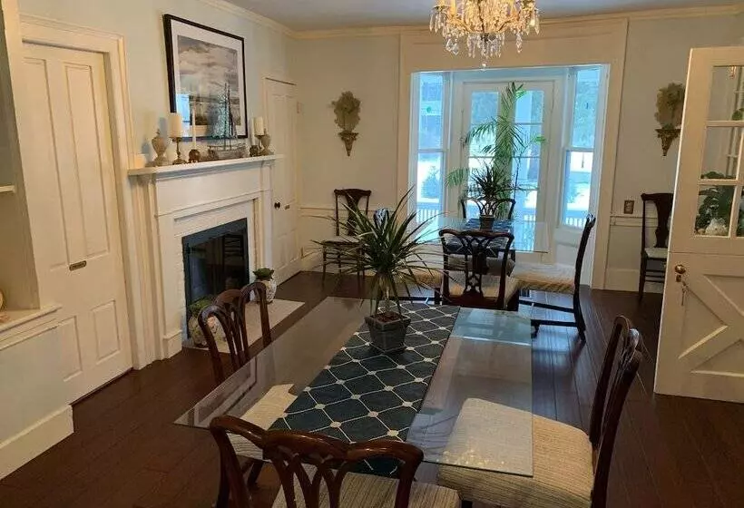 Aamiaismajoitus (B&B) Olde Captains Inn