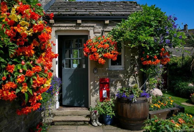 مبيت وإفطار Tucked Away House