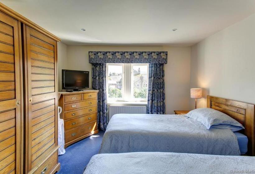 مبيت وإفطار Tucked Away House