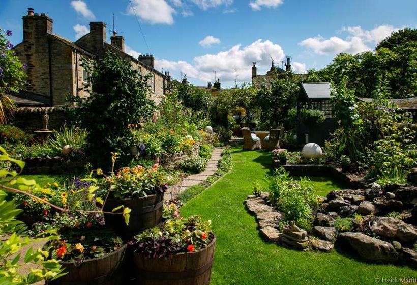 مبيت وإفطار Tucked Away House