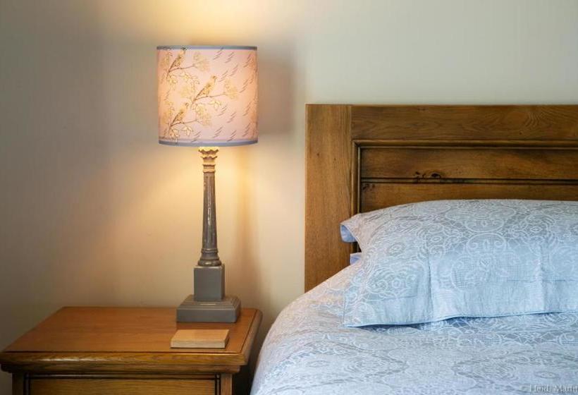 مبيت وإفطار Tucked Away House