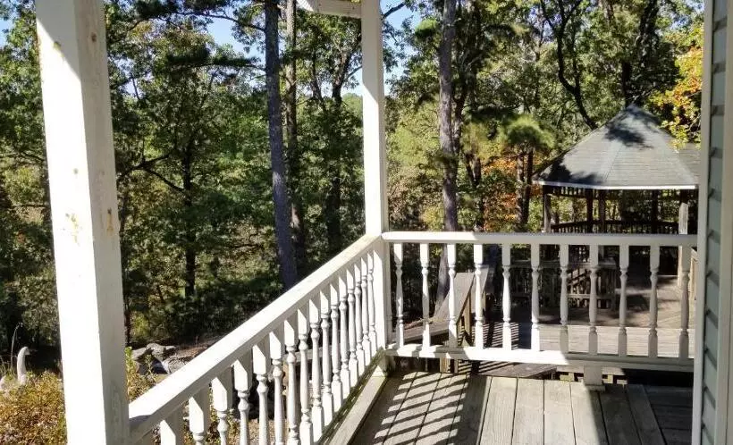 Evening Shade Inn