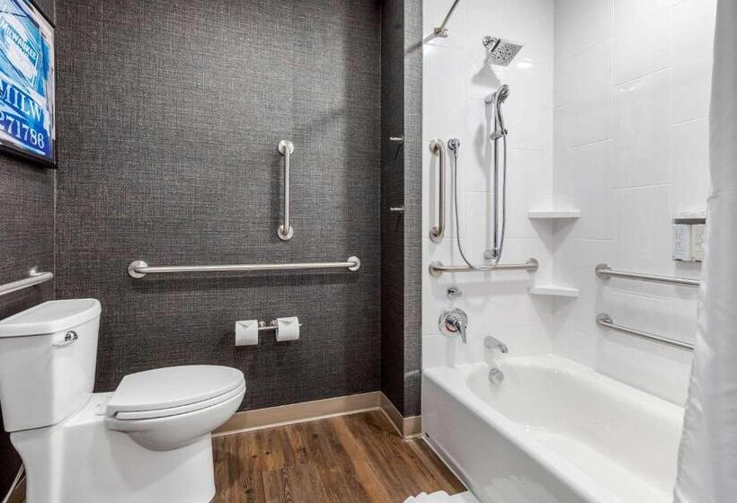 Cambria Hotel Milwaukee Downtown