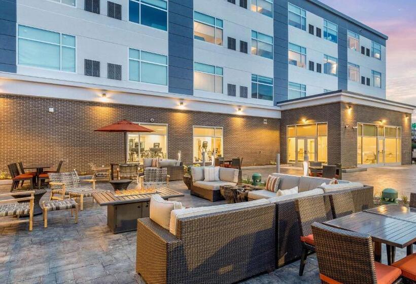 Cambria Hotel Milwaukee Downtown