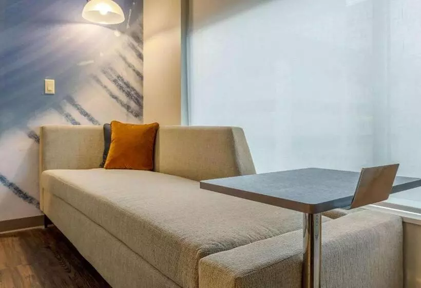 Cambria Hotel Milwaukee Downtown