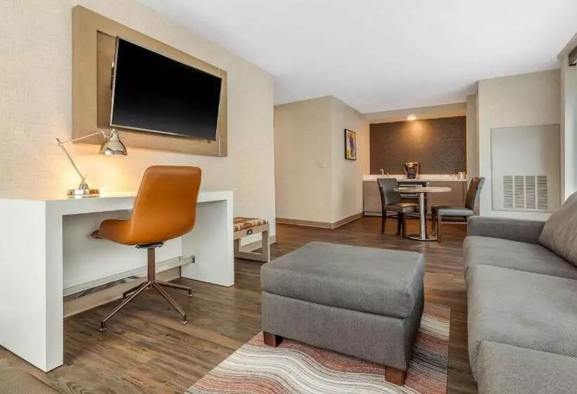 Cambria Hotel Milwaukee Downtown