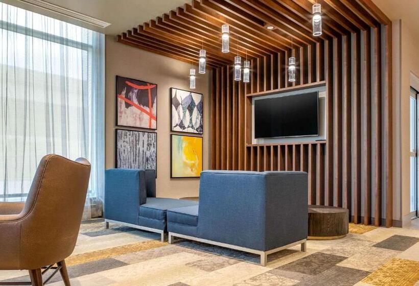 Cambria Hotel Milwaukee Downtown