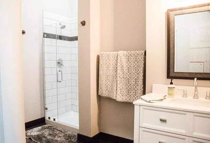 Hotelli Gibson's Warehouse