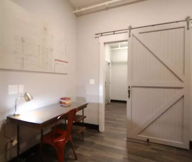 Hotelli Gibson's Warehouse