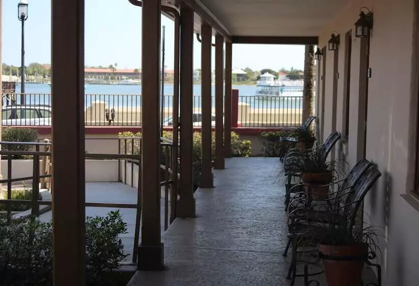 Motell Bayfront Inn