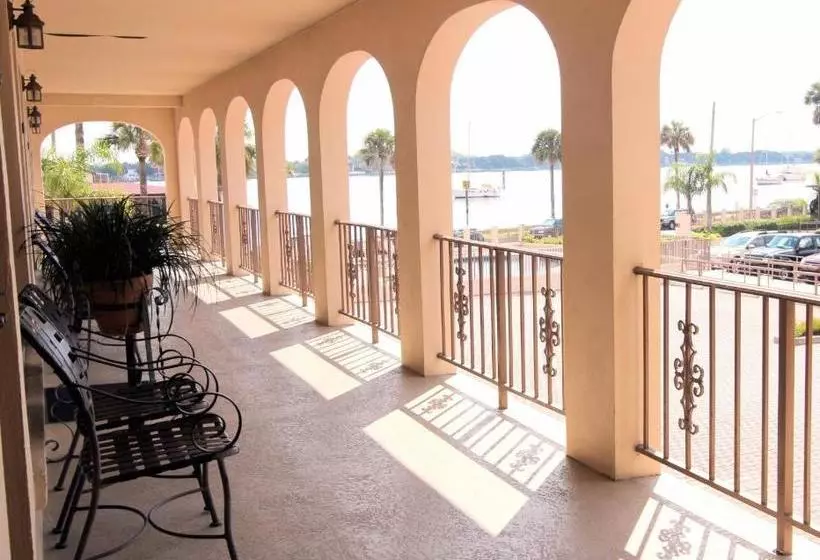 Motell Bayfront Inn