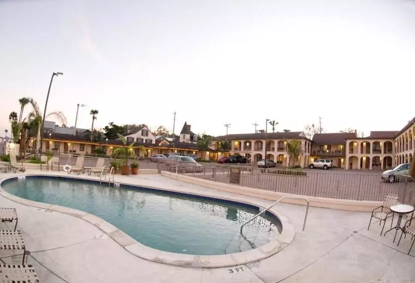 Motell Bayfront Inn