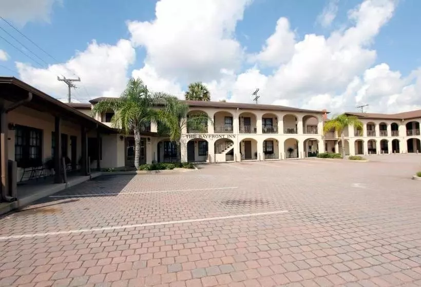 Motell Bayfront Inn