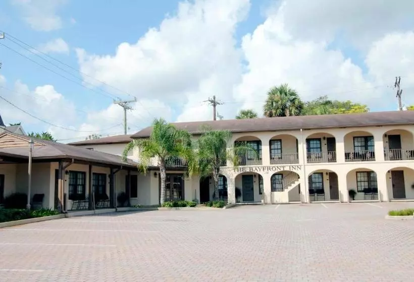 Motell Bayfront Inn