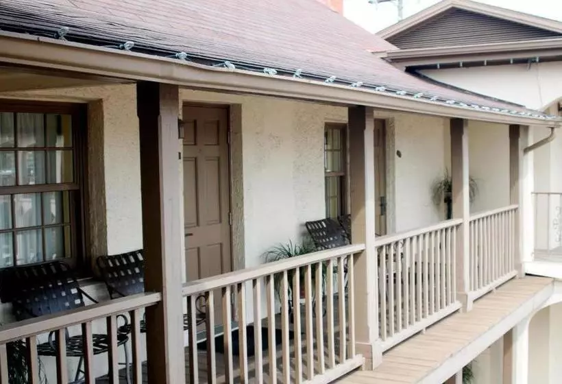 Motell Bayfront Inn