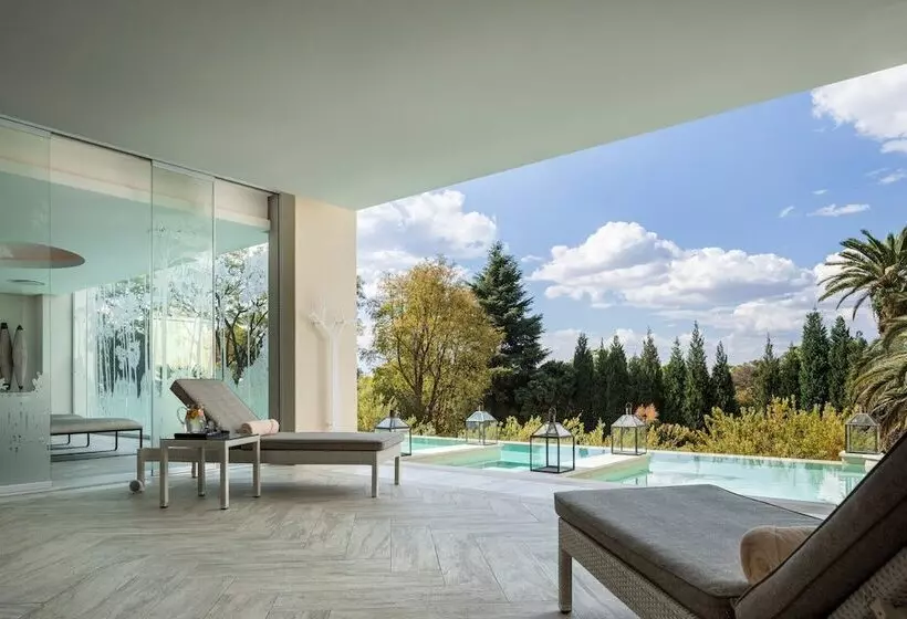 Four Seasons Hotel The Westcliff