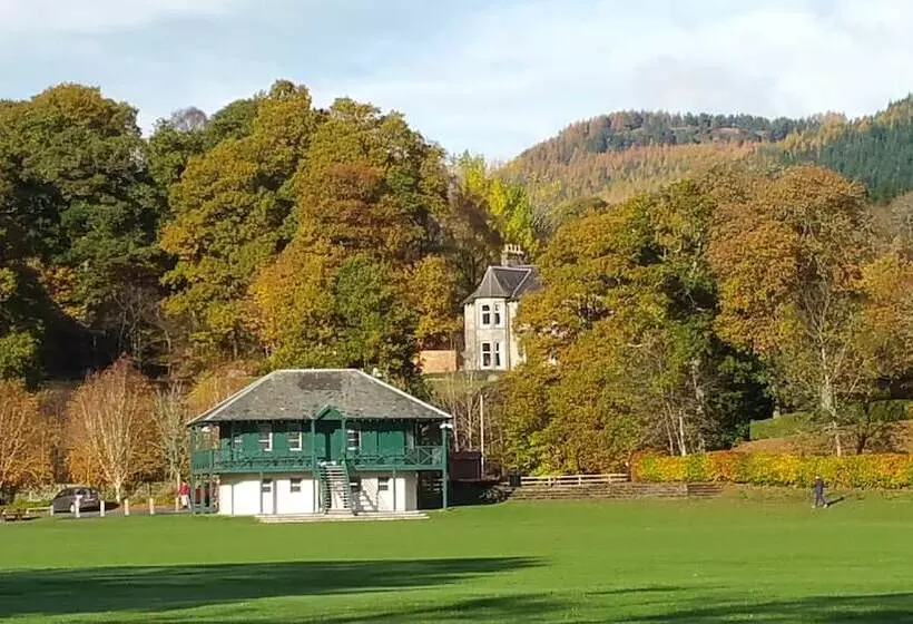 تختخواب و صبحانه Woodburn House