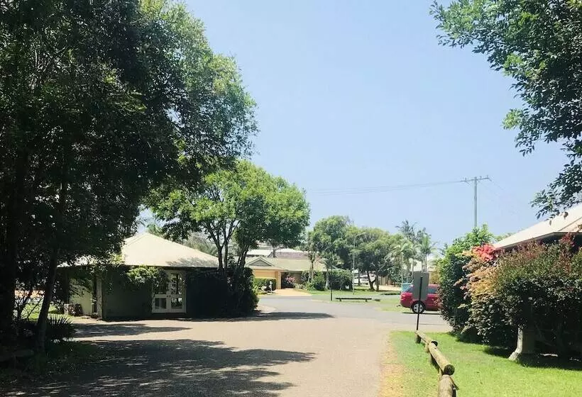 هتل Lighthouse Beach Holiday Village