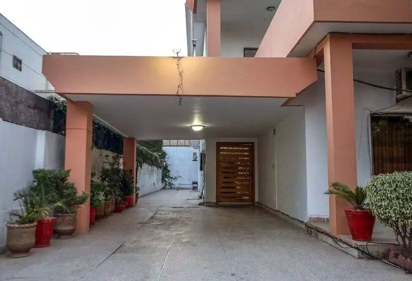 هتل Swiss Cottage