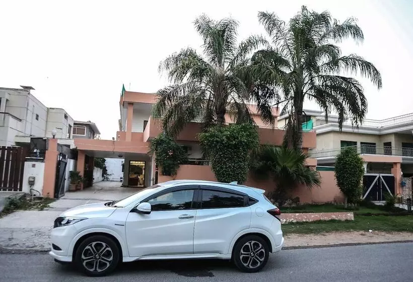 هتل Swiss Cottage