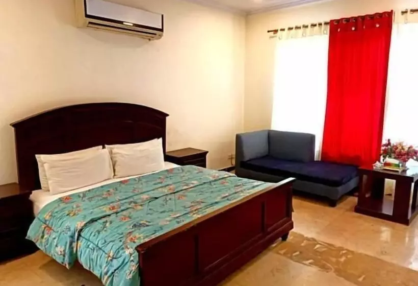 هتل Swiss Cottage