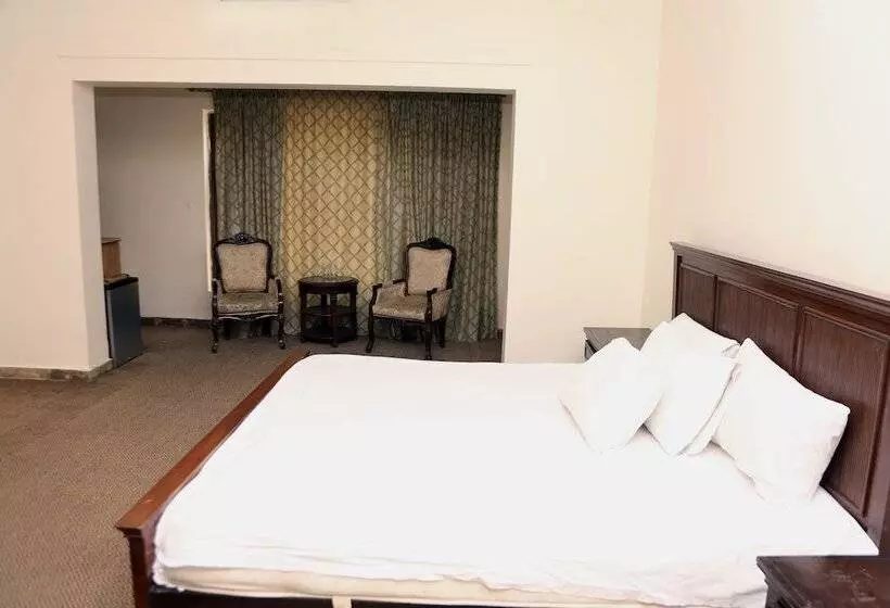 هتل Swiss Cottage