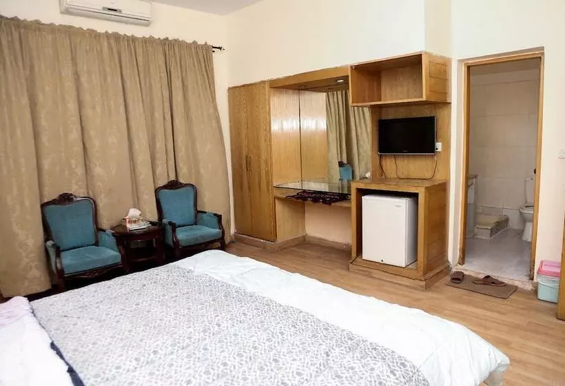 هتل Swiss Cottage