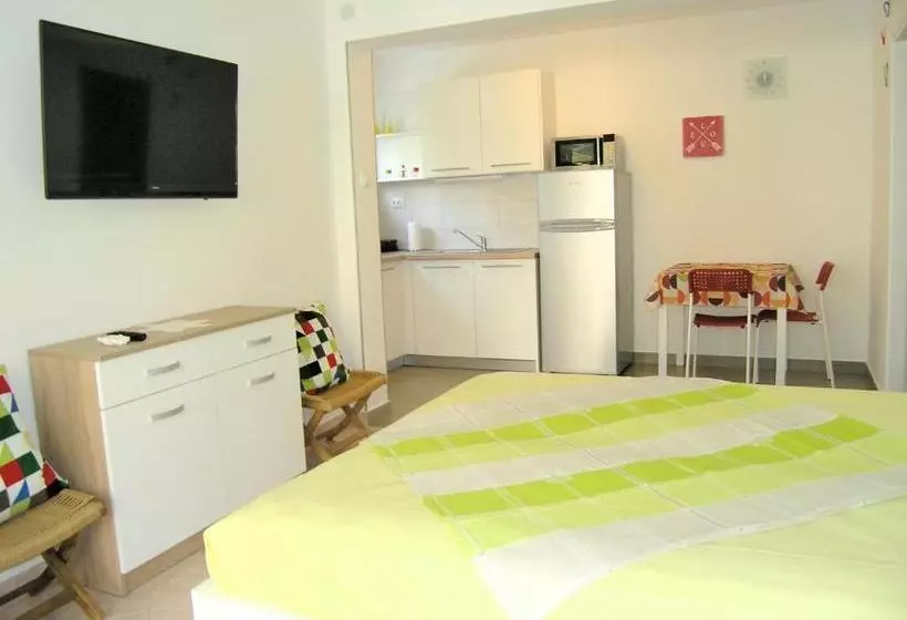 Apartments Leo