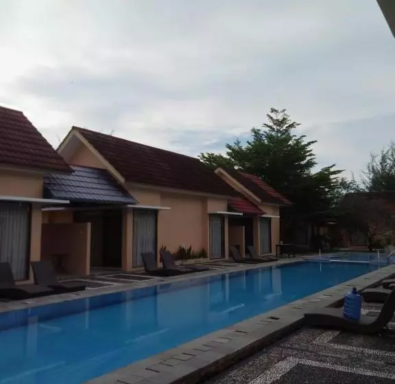 تختخواب و صبحانه New Belitung Holiday Resort