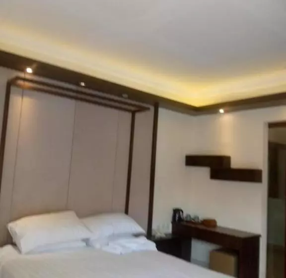 تختخواب و صبحانه New Belitung Holiday Resort