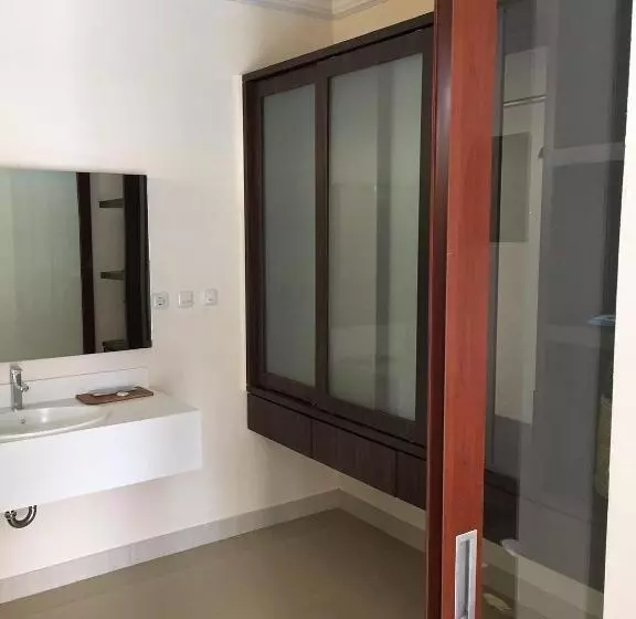تختخواب و صبحانه New Belitung Holiday Resort