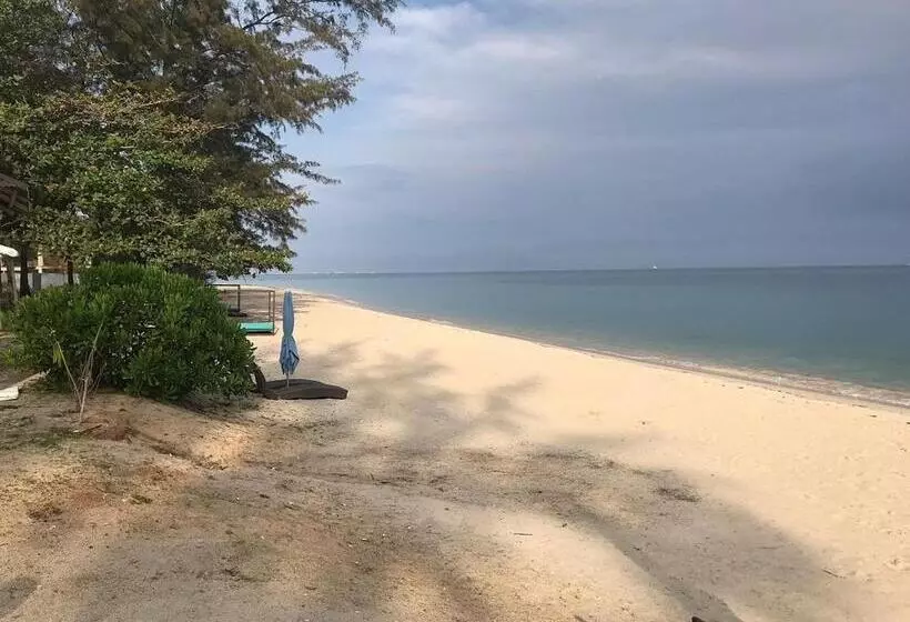 تختخواب و صبحانه New Belitung Holiday Resort