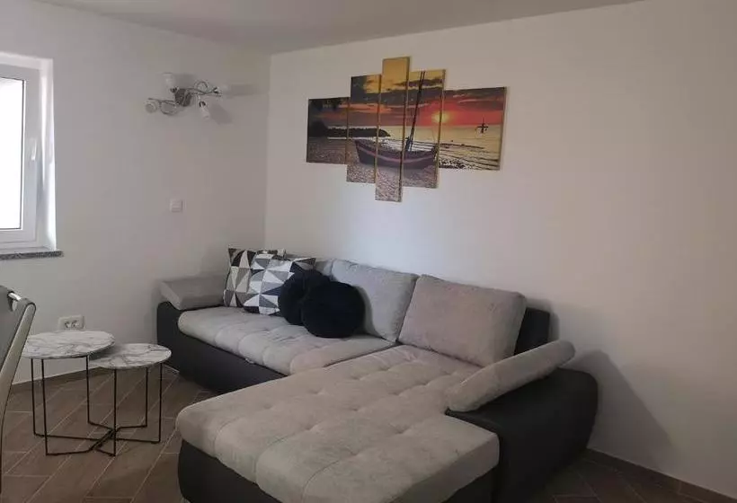 Apartment Tina