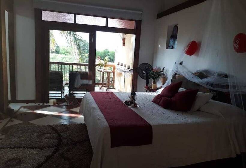 هتل Boutique La Casa Que Canta