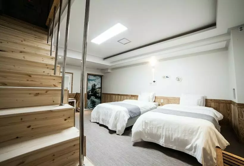 Hotel Hole In One