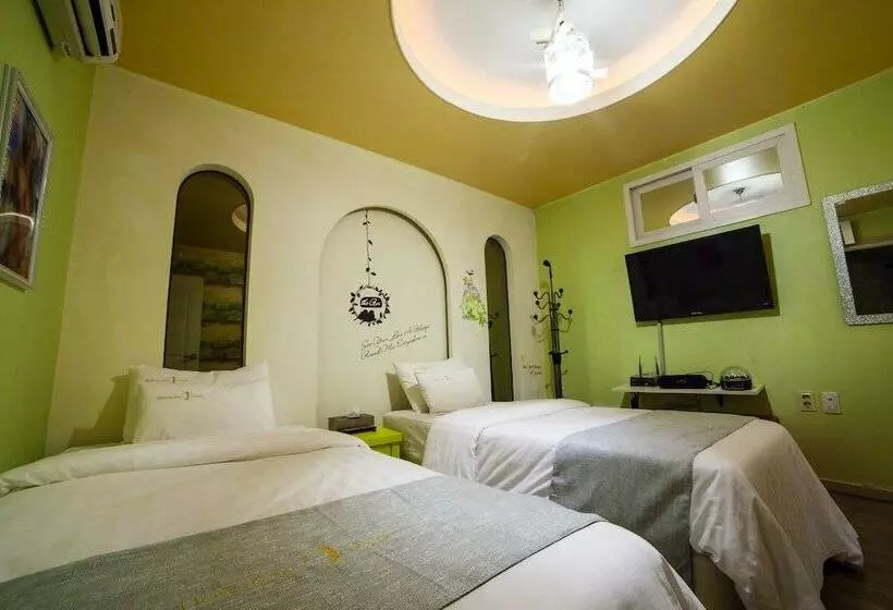 Hotel Hole In One