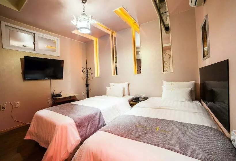 Hotel Hole In One