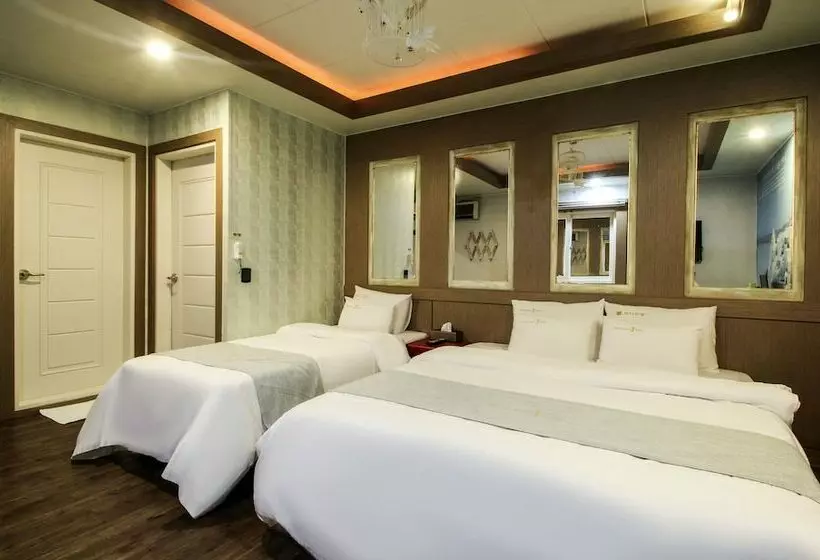 Hotel Hole In One