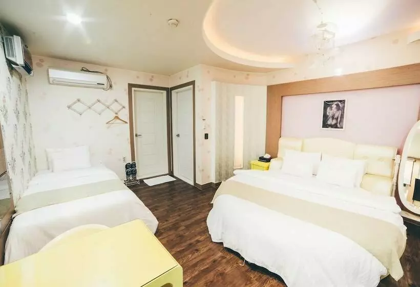 Hotel Hole In One