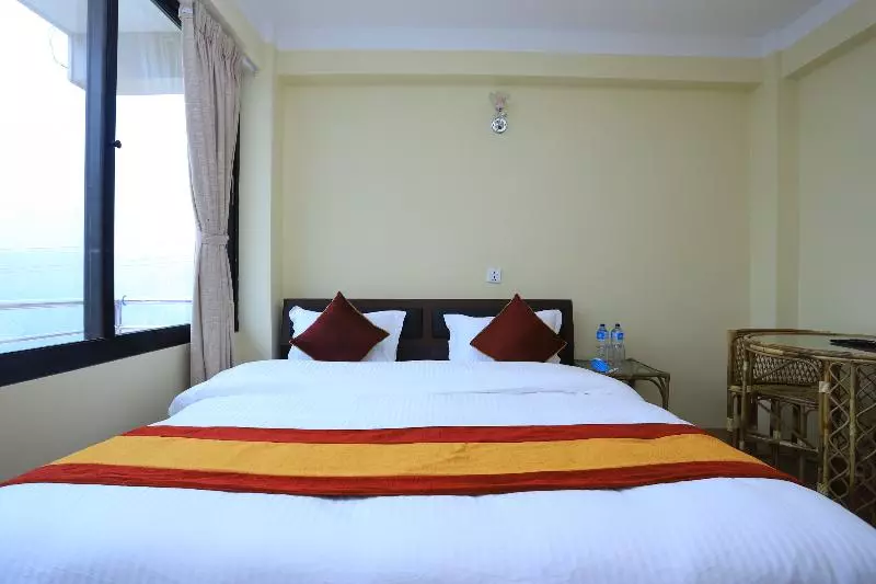 هتل Landmark By Oyo Rooms