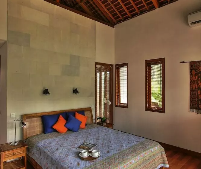 ホテル Nusa Indah Villa
