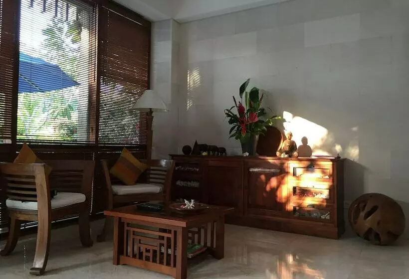 ホテル Nusa Indah Villa