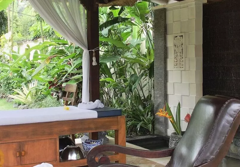 ホテル Nusa Indah Villa