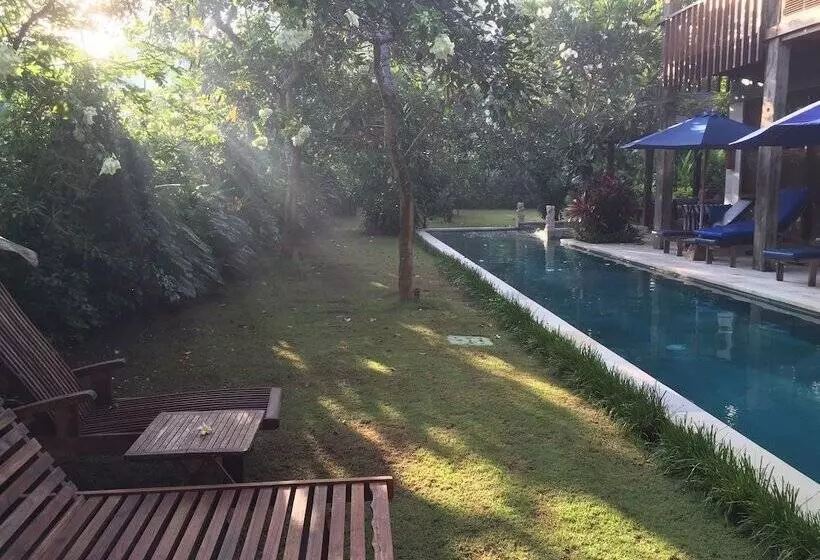 ホテル Nusa Indah Villa